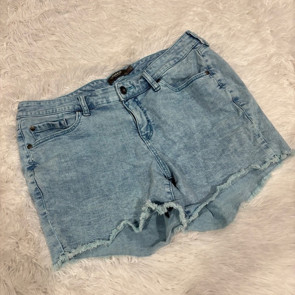Torrid Shorts Raw Edge Denim Jean Shorts Acid Washed Size 14 - Picture 1 of 9